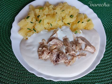 Servírovanie pirohov s kyslou smotanou