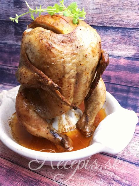 Naplnené kurča pripravené na pečenie