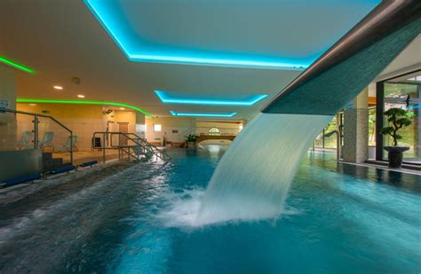 Interiér wellness centra URANIA s relaxačným bazénom a vodnými atrakciami