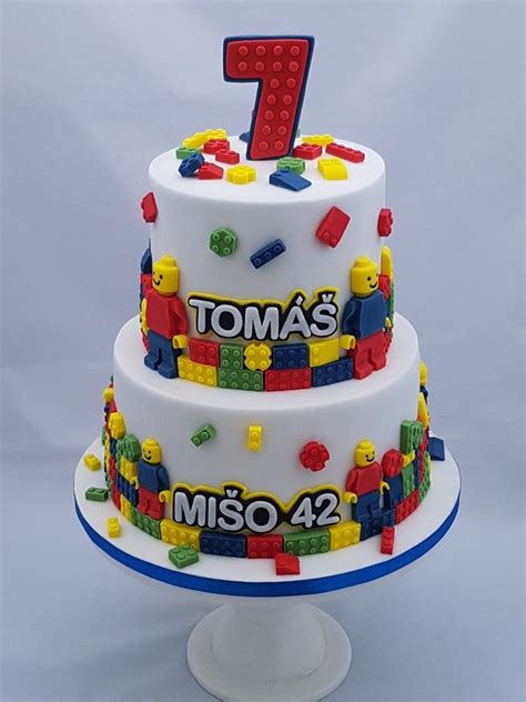 Príklady poschodových Lego tort