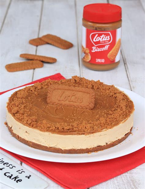 Hotová Lotus Biscoff torta s dekoráciou