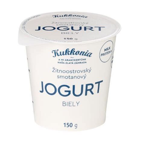 Dieťa jediace biely jogurt