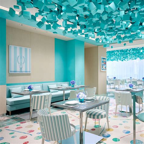 Interiér kaviarne Blue Box Café v Tiffany & Co.