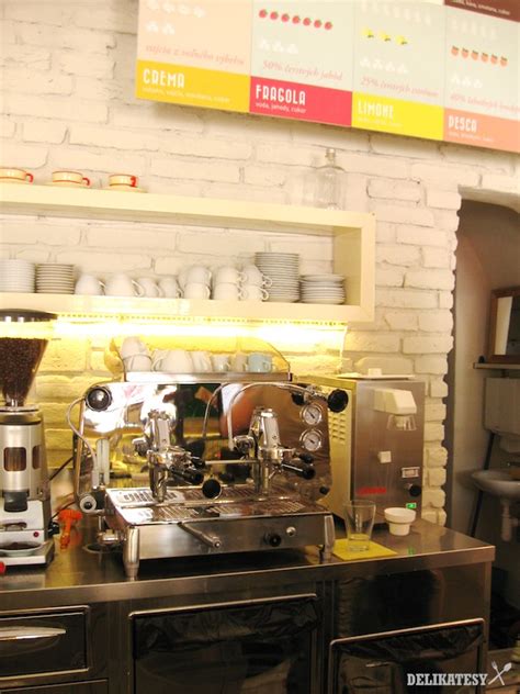 Interiér Gio Caffè s retro dizajnom a zmrzlinovým pultom