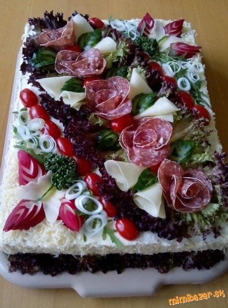 Vrstvená slaná torta z toastového chleba