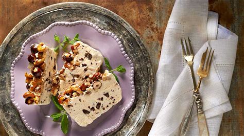 Semifreddo s čokoládou a orechmi