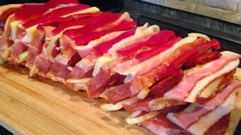 Mäso prešpikované slaninou a pripravené na marinovanie