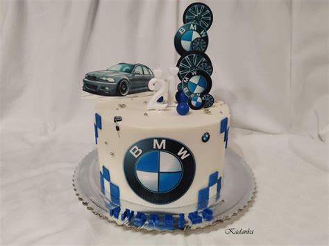Detail svadobnej torty s motívom BMW