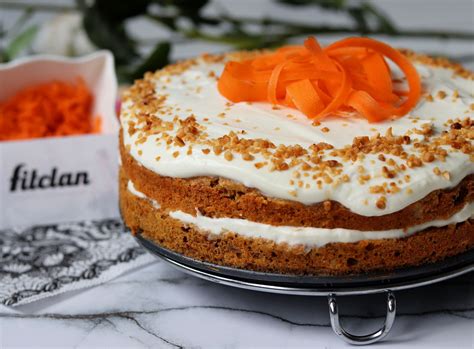 Svieža mrkvová torta s krémom