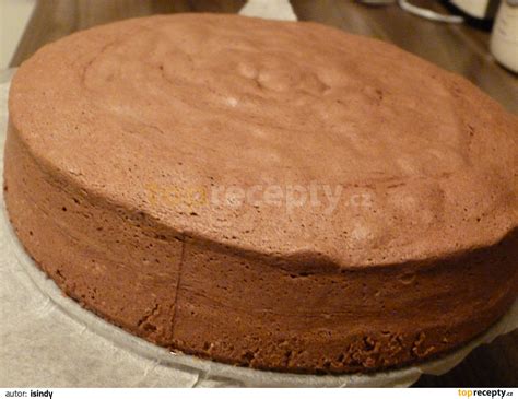 Hotový kakaový korpus s krémom