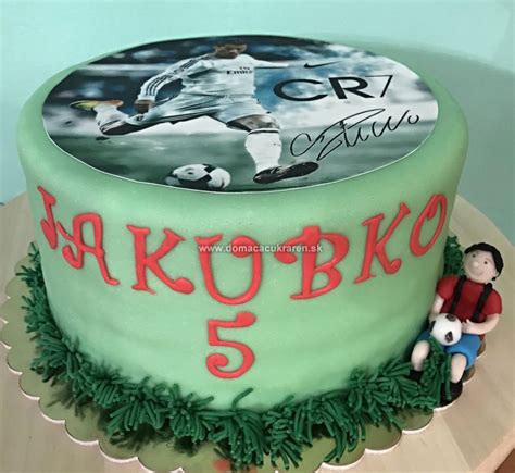 Torta s jedlou fotografiou futbalového rozhodcu