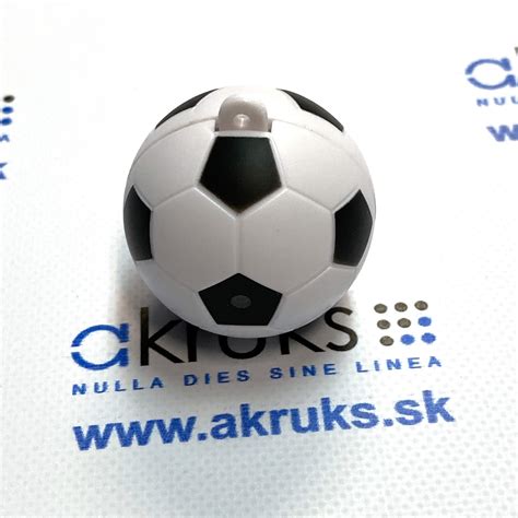Detail zdobenia futbalovej lopty z fondánu