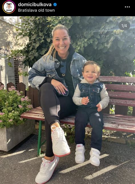 Dominika Cibulková so svojou rodinou a tortou