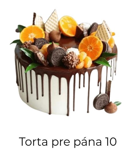 Detail ozdobenej torty s plátkami pomarančov a čokoládou