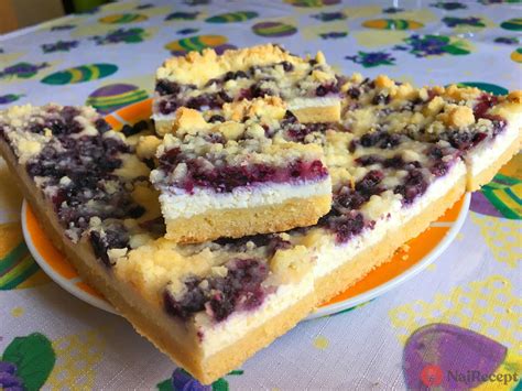 čučoriedkový koláč pripravený na pečenie