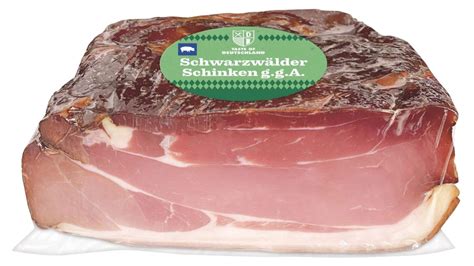 Schwarzwaldská šunka na drevenej doske