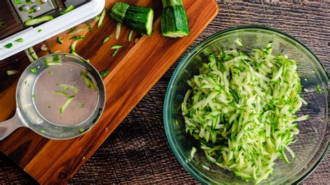 Ilustračné foto čerstvého feniklu a cukety