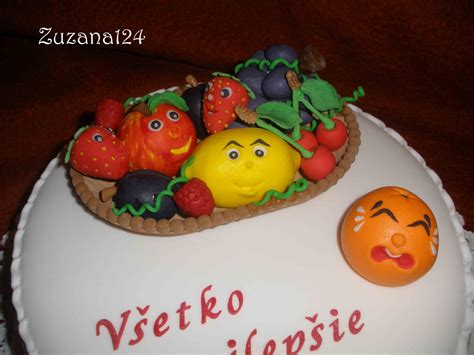 Detail dekorácie mrkvovej torty