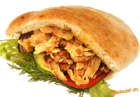 Arabský chlieb s hummusom a falafelom