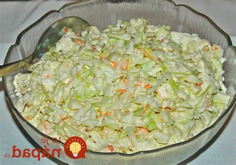 miska s kapustovým šalátom