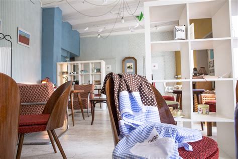 Interiér Gio Caffe s retro nábytkom