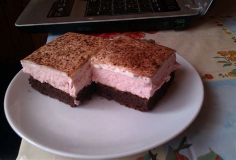 Rôzne dezerty s jahodovou plnkou a mascarpone
