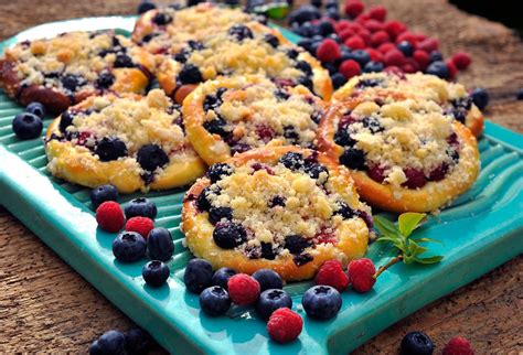 Ilustračné foto makového koláča s ovocím