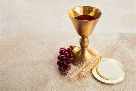 Eucharistická hostia a kalich vína