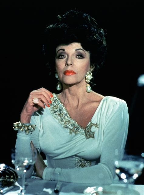 Joan Collins ako Alexis z Dynastie v reklame Snickers