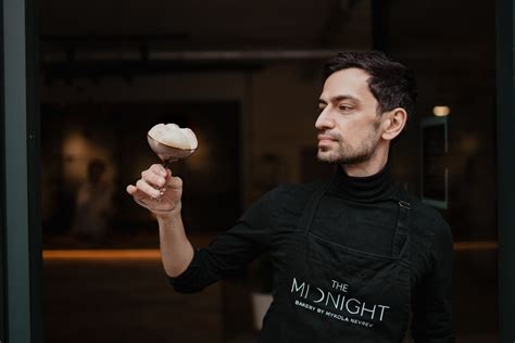 Mykola Nevrev s kváskovým chlebom