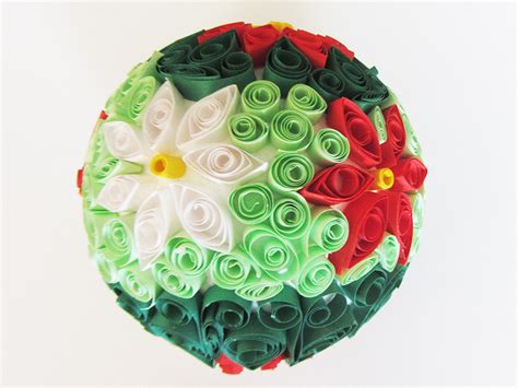 Quilling vianočná guľa a korálkové ozdoby