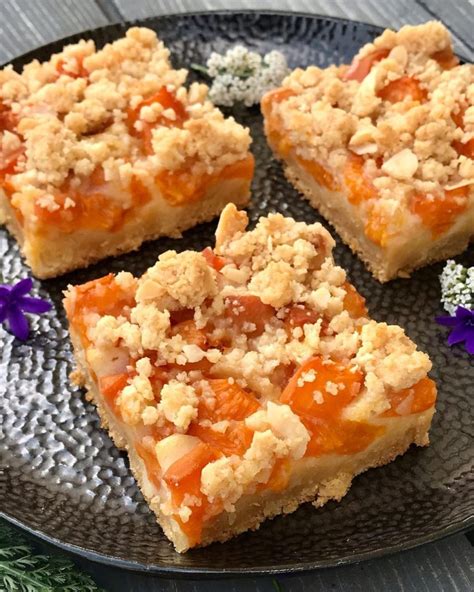 Krehký marhuľový koláč s posýpkou