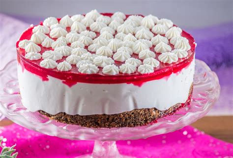 Tvarohovo-maková torta s rôznymi príchuťami