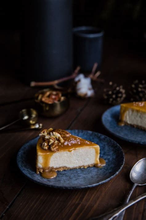 Banánový cheesecake so slaným karamelom