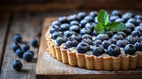Čučoriedkový tart s mascarpone a mätou
