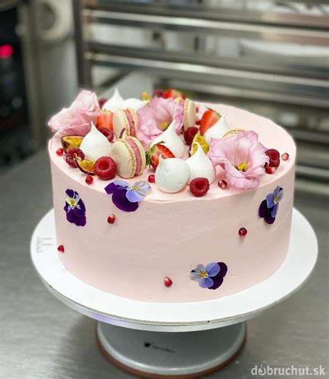 Hotová malinová tortička od Lulus bakery