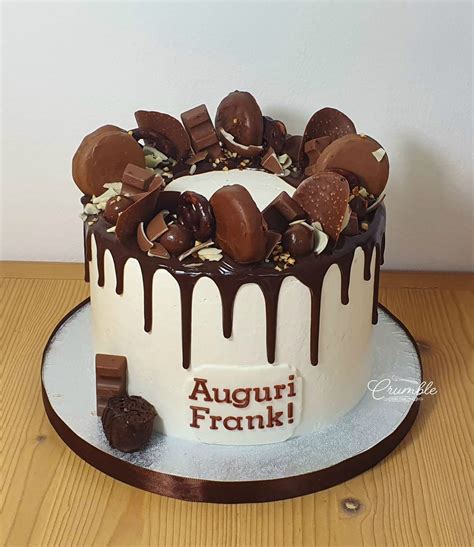 Moderná krstinová torta s technikou drip cake