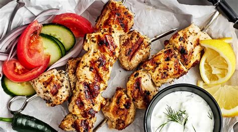 Tradičné grécke jedlá ako gyros a souvlaki