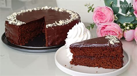 Profesionálne nakrájaná torta na úhľadné obdĺžniky