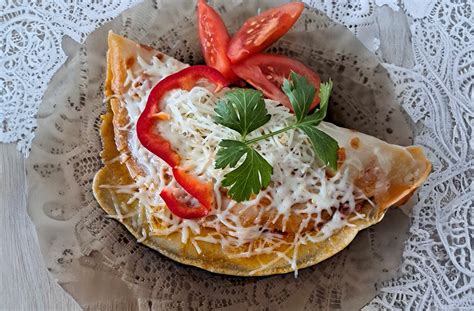 Slané palacinky s mletým mäsom a lečom