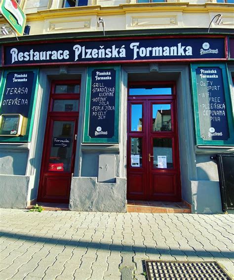 Interiér a exteriér cukrárne Simmetria Topoľčany