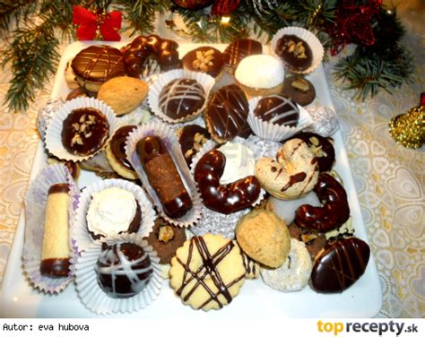 rozmrazené vianočné pečivo na tanieri