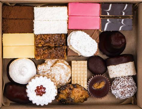 Ilustrácia svadobnej výslužky s koláčmi