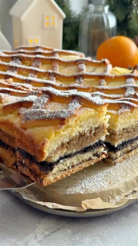 Vianočný štedrák obsahuje rôzne plnky - tvarohovú, makovú, orechovú, slivkový lekvár