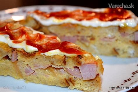 Rôzne prílohy k chlebu vo vajci (ketchup, horčica, tatárska omáčka, avokádová nátierka)