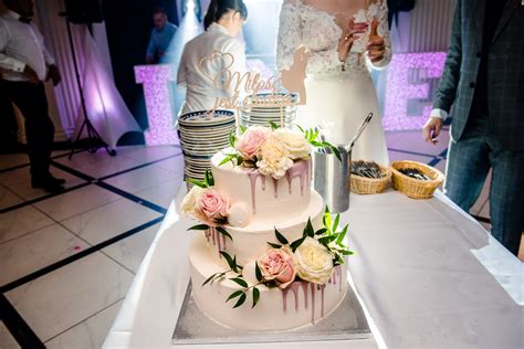 Fotografia hotovej, nakrájanej brnenskej torty