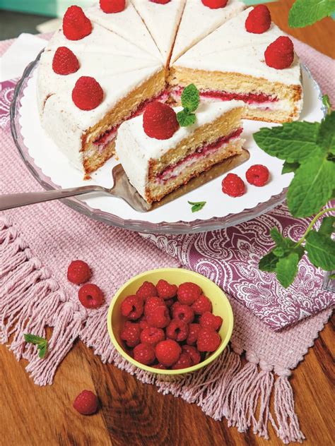 Piškótovo-tvarohová torta s malinami z pekárne Fertucha
