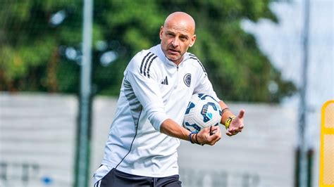 Schéma: Adrián Guľa a jeho vízia rozvoja mladých talentov pre slovenský futbal.