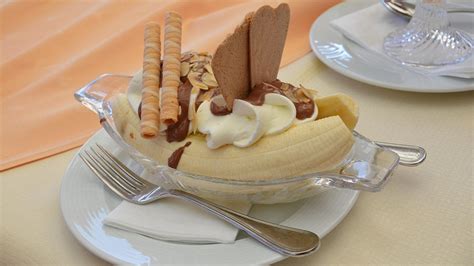 Zmrzlinový dezert Banana split