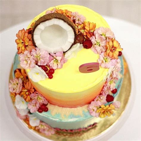 Torta s rôznymi dekoráciami